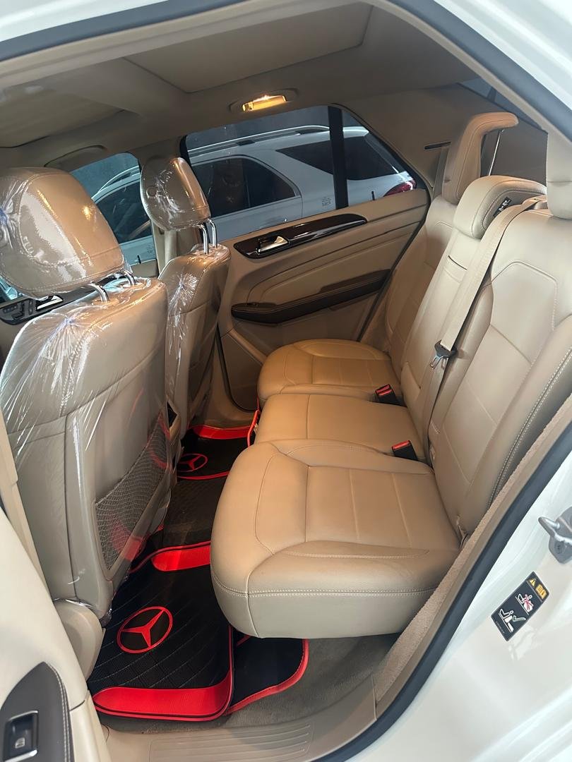 2015 Mercedes-Benz ML 350 — back seats